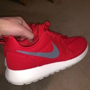 Nike roshe run og red